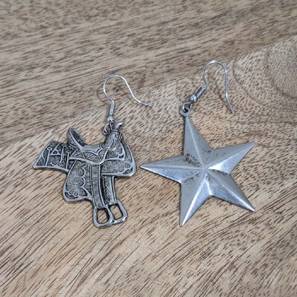 NWOT! Silver Western Saddle and Star Earrings